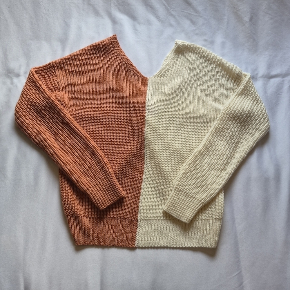 No Boundaries Two-Tone Colorblock Knit Sweater | Cropped W/ Twist Back | Large